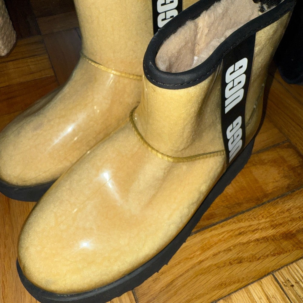 UGG CLASSIC CLEAR BOOTS (WATERPROOF)